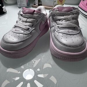 Nike Kids White and Light Pink Low-Top Sneakers